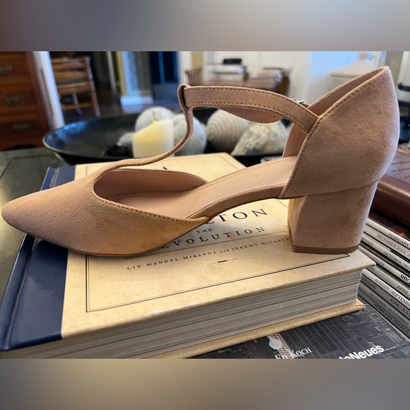 T-Strap Pumps by Huiyuzhi - Picture 7 of 7